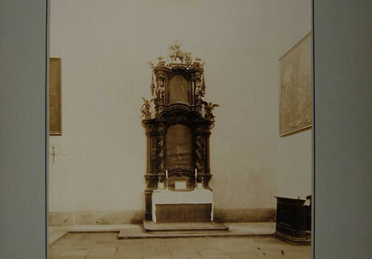 boční oltář v transeptu