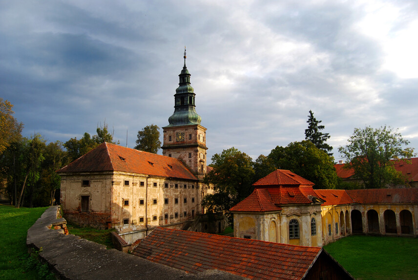 Salla terrena na zahradě prelatury a barokní sýpky Salla terrena na zahradě prelatury a barokní sýpky